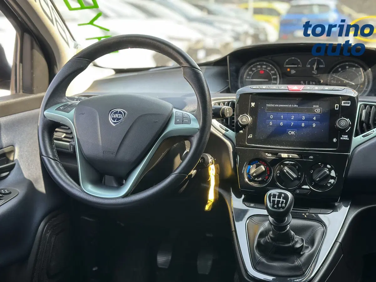 Lancia Ypsilon usata a Torino (14)