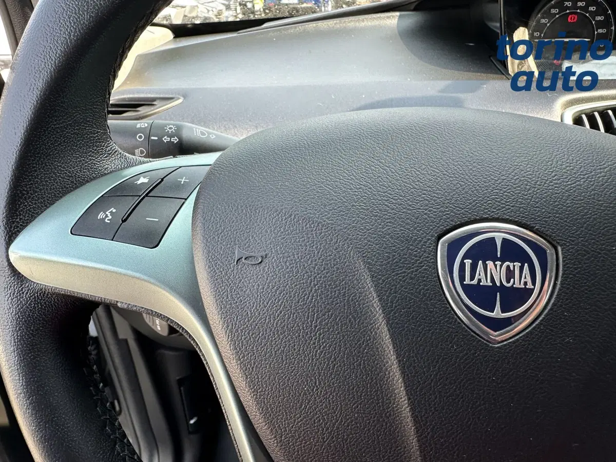 Lancia Ypsilon usata a Torino (16)