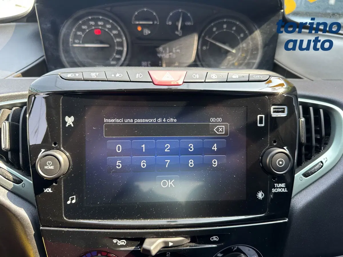 Lancia Ypsilon usata a Torino (19)