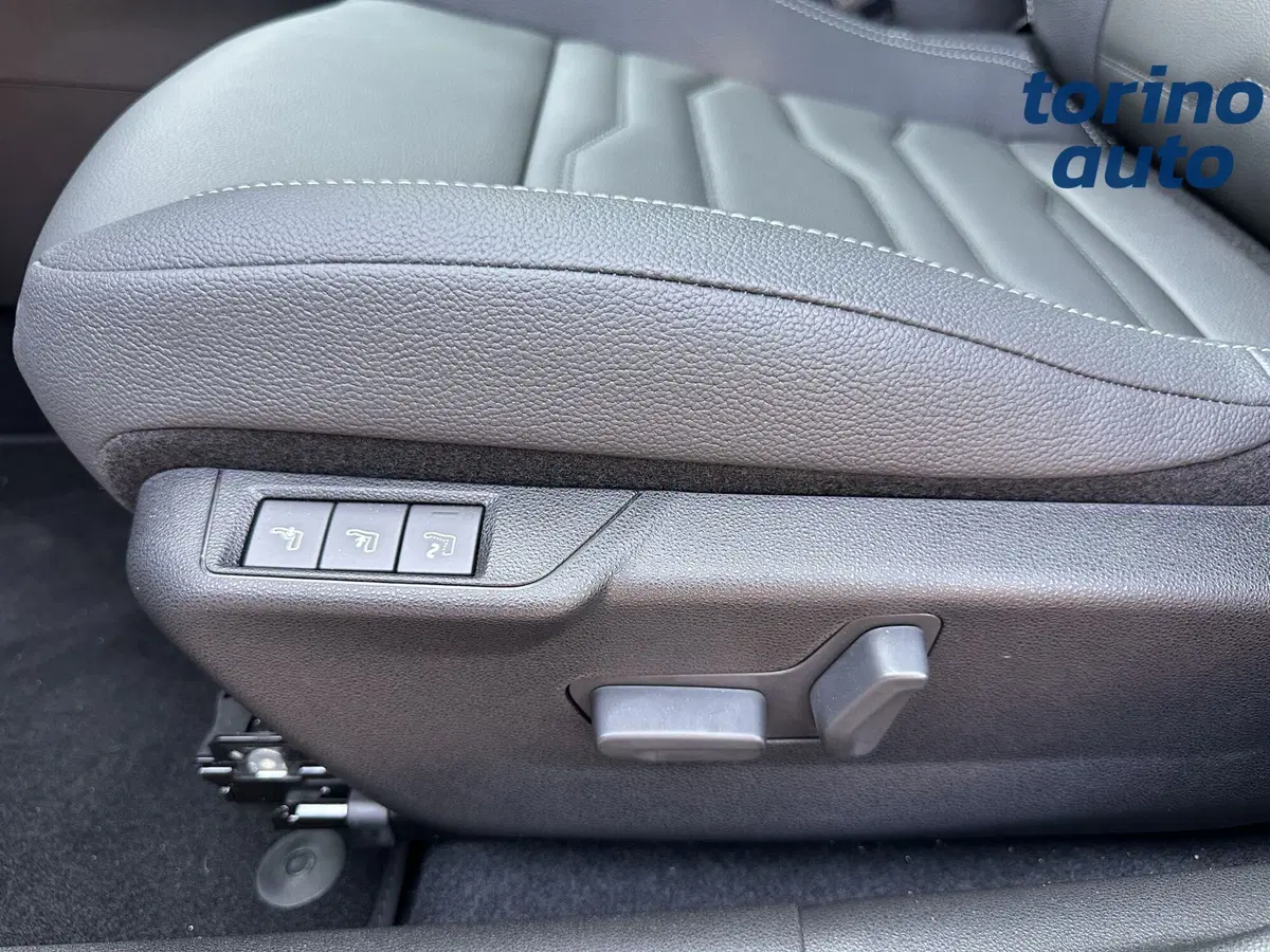 Jeep Avenger nuova a Torino (12)