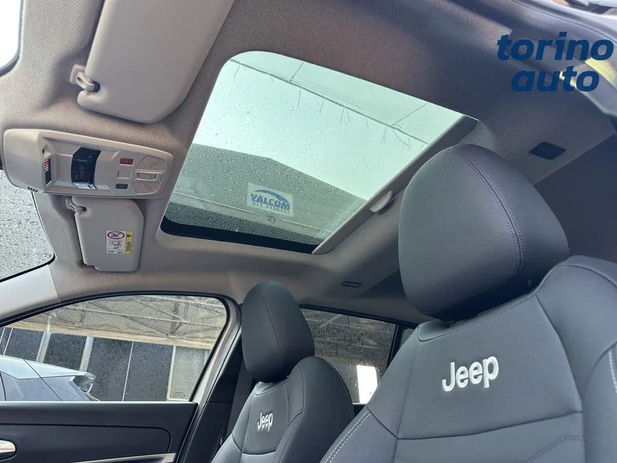 Jeep Avenger nuova a Torino (13)