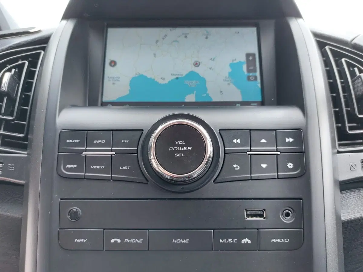 Mahindra XUV500 usata a Pavia (10)