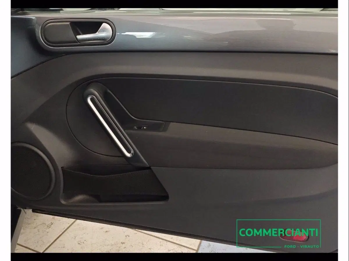 Volkswagen Maggiolino Cabrio usata a Catania (14)