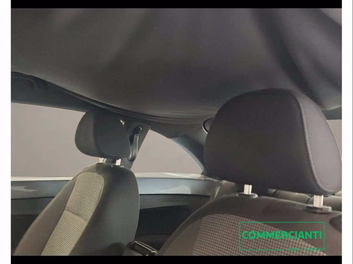 Volkswagen Maggiolino Cabrio usata a Catania (20)