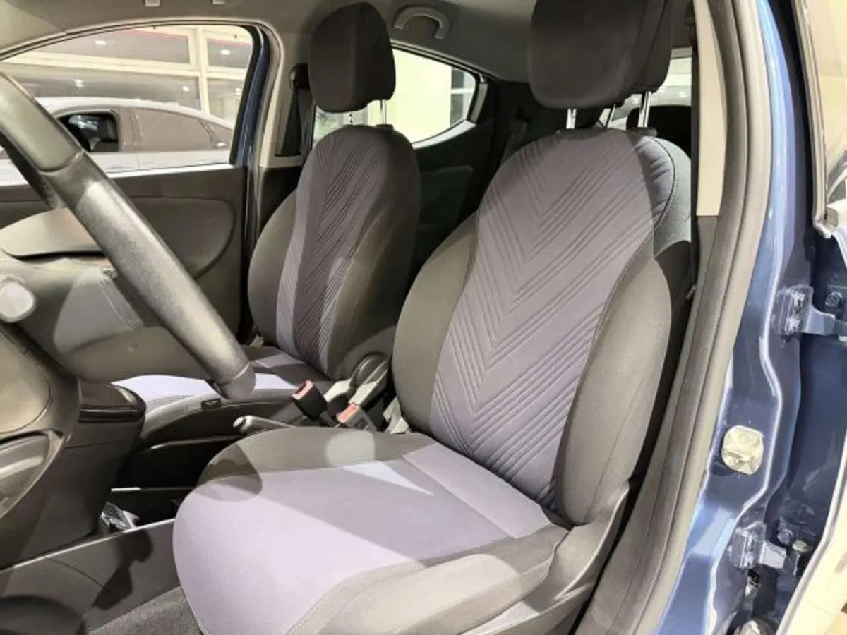 Lancia Ypsilon usata a Savona (10)