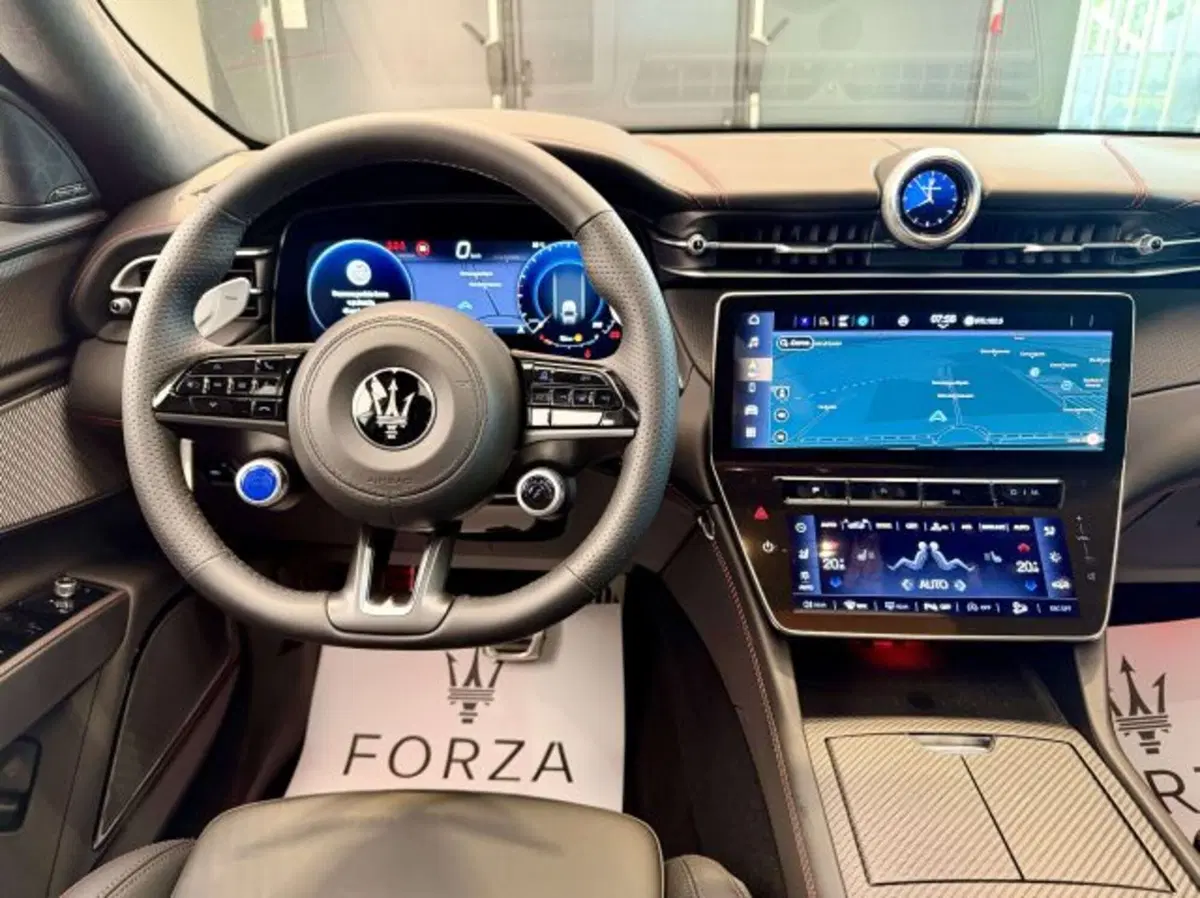 Maserati Grecale nuova a Torino (14)
