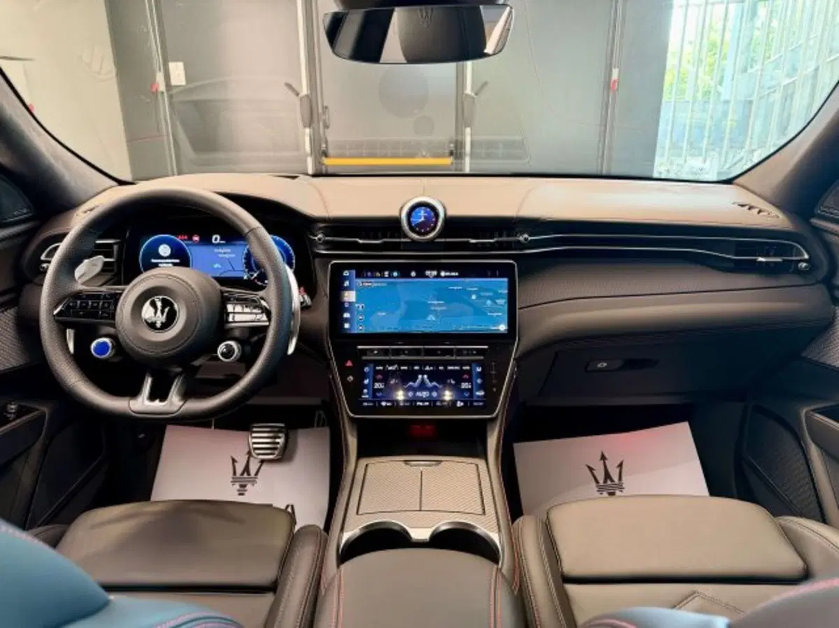 Maserati Grecale nuova a Torino (15)