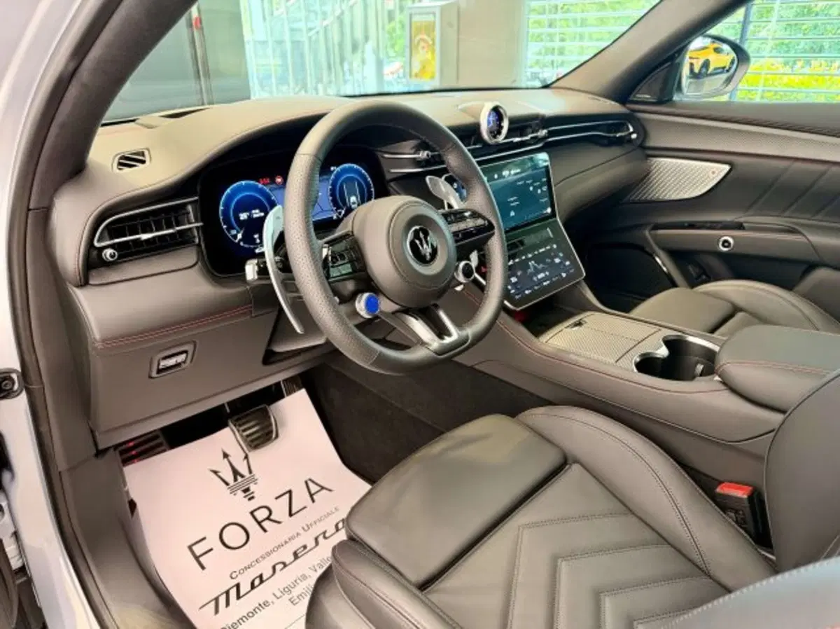 Maserati Grecale nuova a Torino (9)