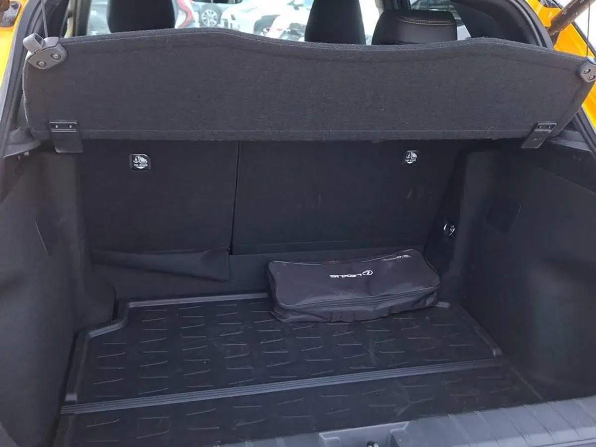 Lexus LBX usata a Torino (14)