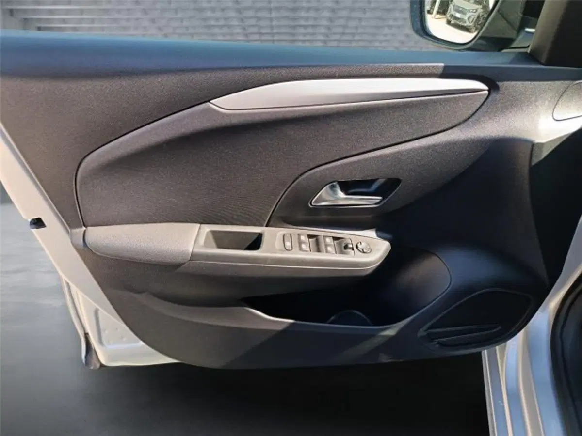 Opel Corsa usata a Bari (9)