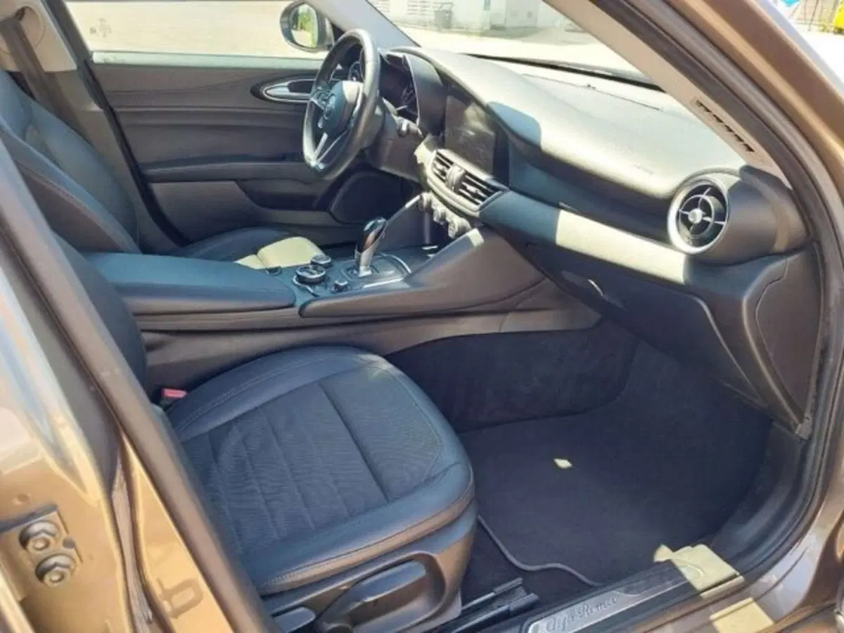 Alfa Romeo Giulia usata a Firenze (11)
