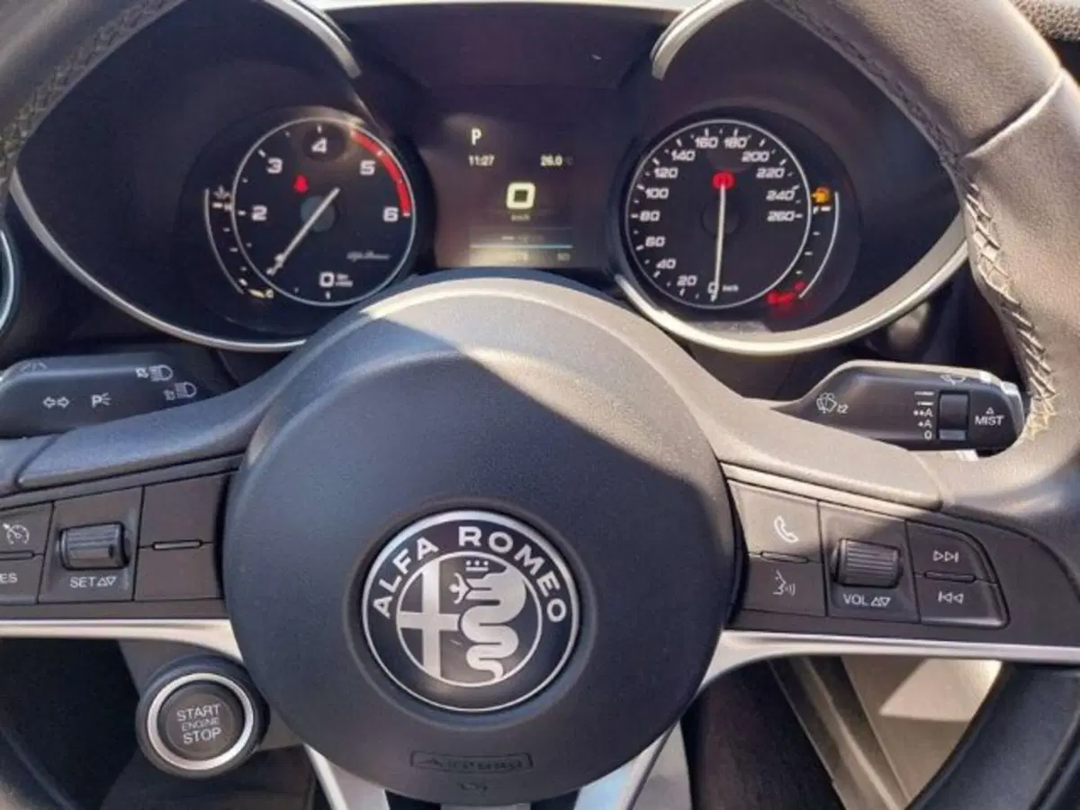 Alfa Romeo Giulia usata a Firenze (12)
