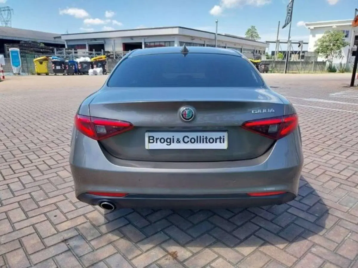 Alfa Romeo Giulia usata a Firenze (5)
