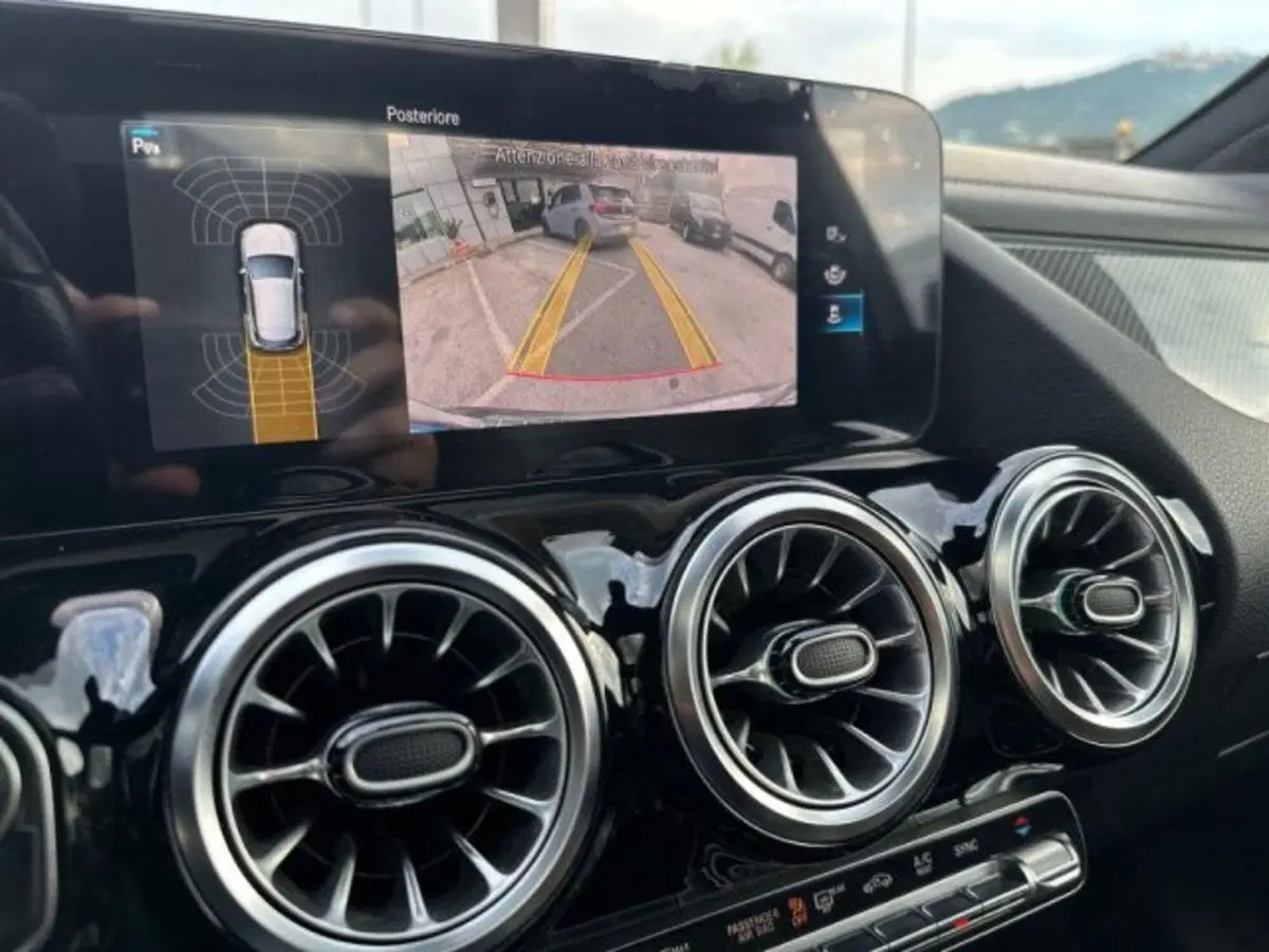 Mercedes-Benz GLA SUV usata a Avellino (14)