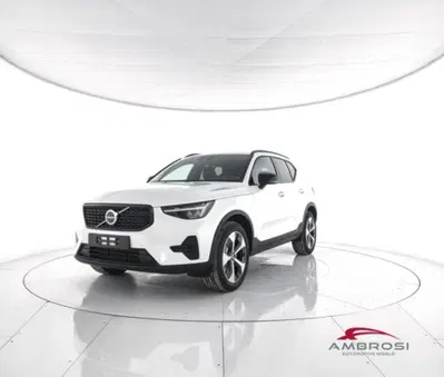 Volvo XC40 B3 automatico Plus Dark nuova a Corciano