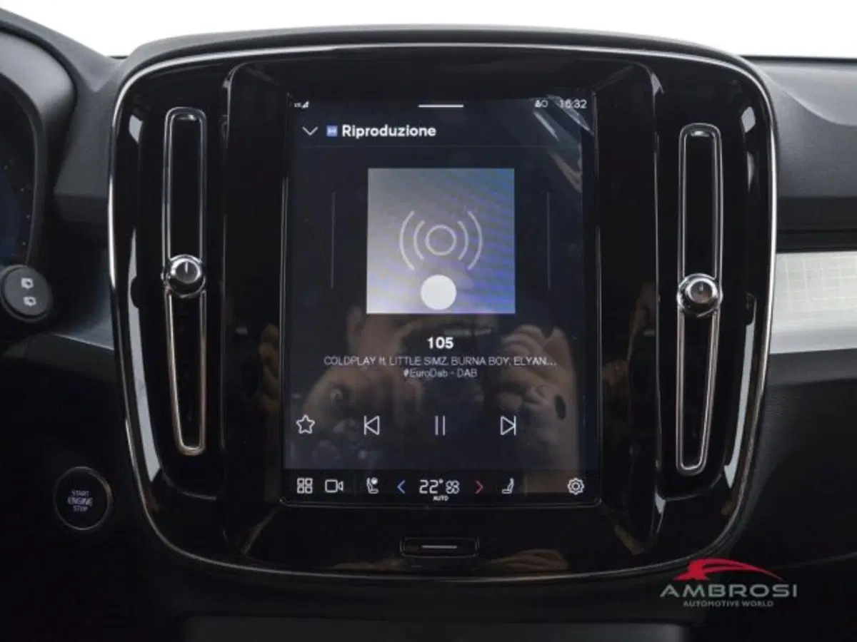 Volvo XC40 nuova a Perugia (13)