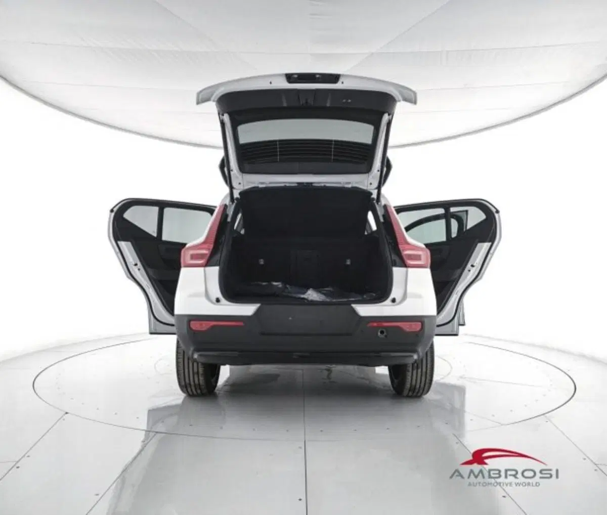 Volvo XC40 nuova a Perugia (7)