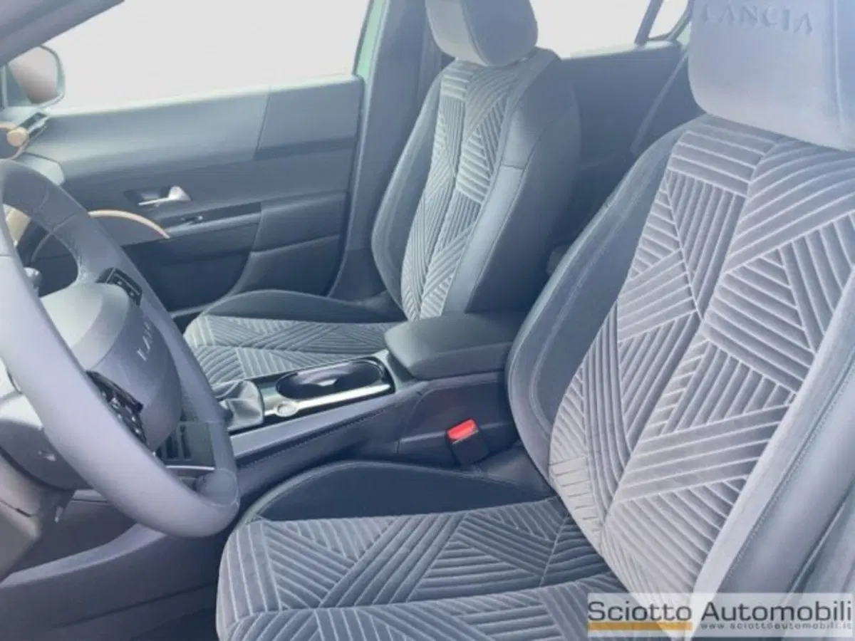 Lancia Ypsilon nuova a Messina (9)