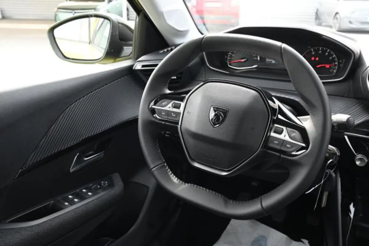 Peugeot 208 nuova a Torino (12)