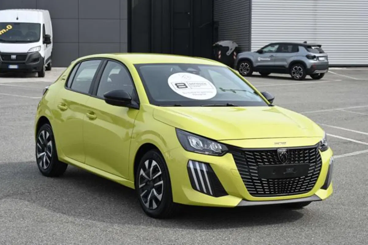 Peugeot 208 nuova a Torino (2)
