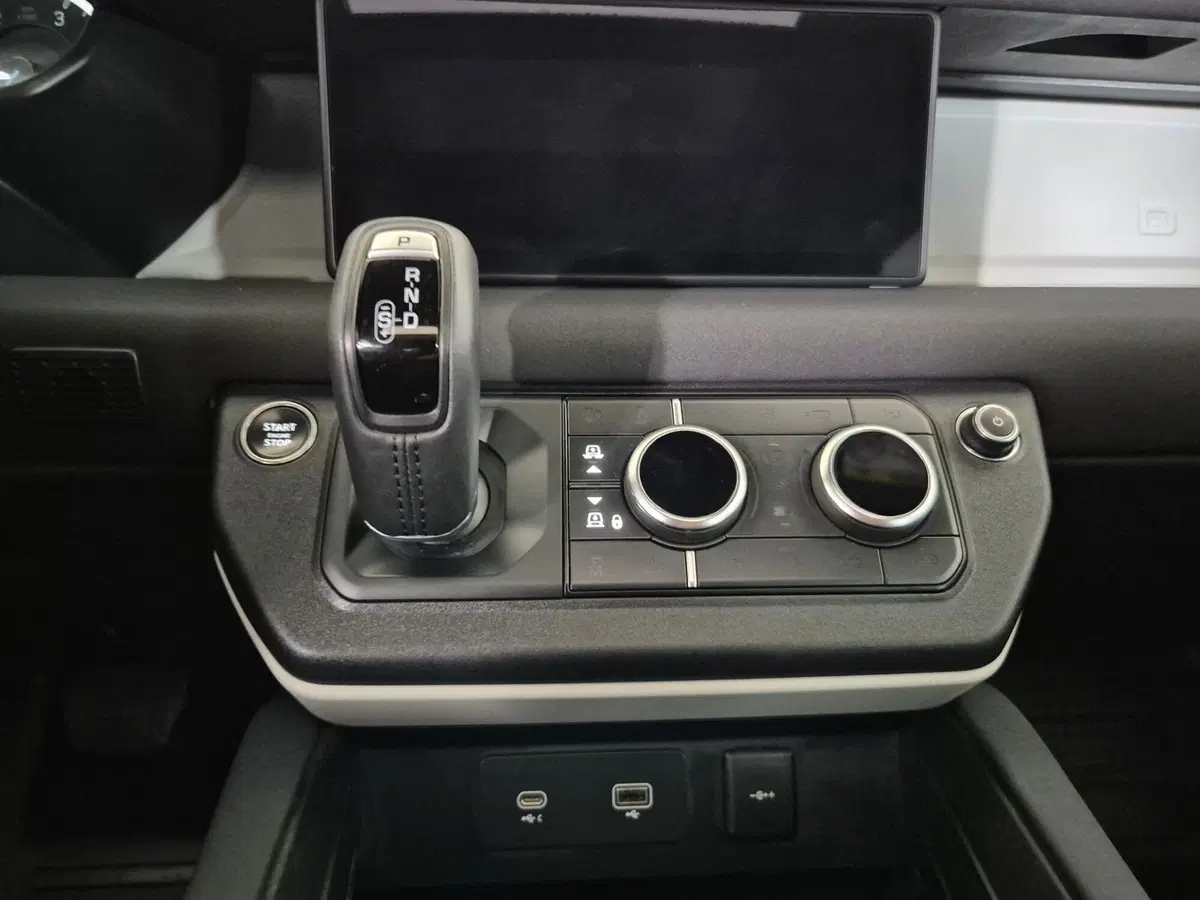 Land Rover Defender usata a Torino (10)
