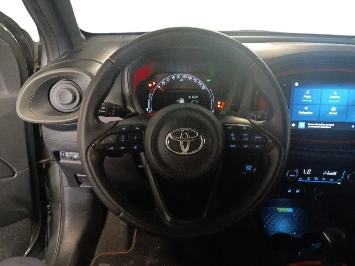 Toyota Aygo X usata a Milano (13)