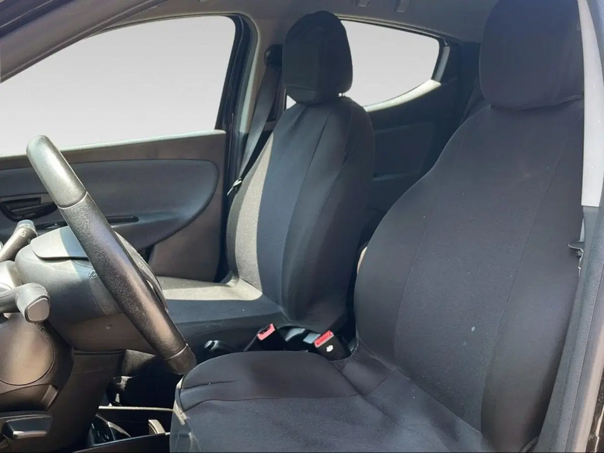 Lancia Ypsilon usata a Firenze (11)