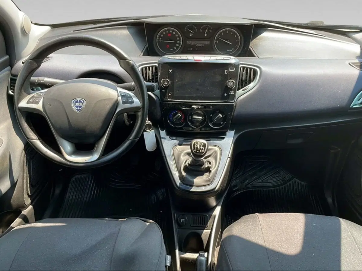 Lancia Ypsilon usata a Firenze (12)