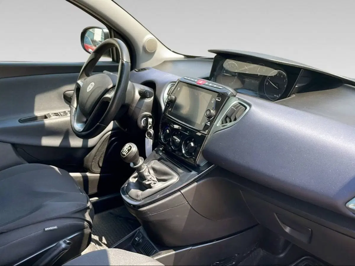 Lancia Ypsilon usata a Firenze (15)