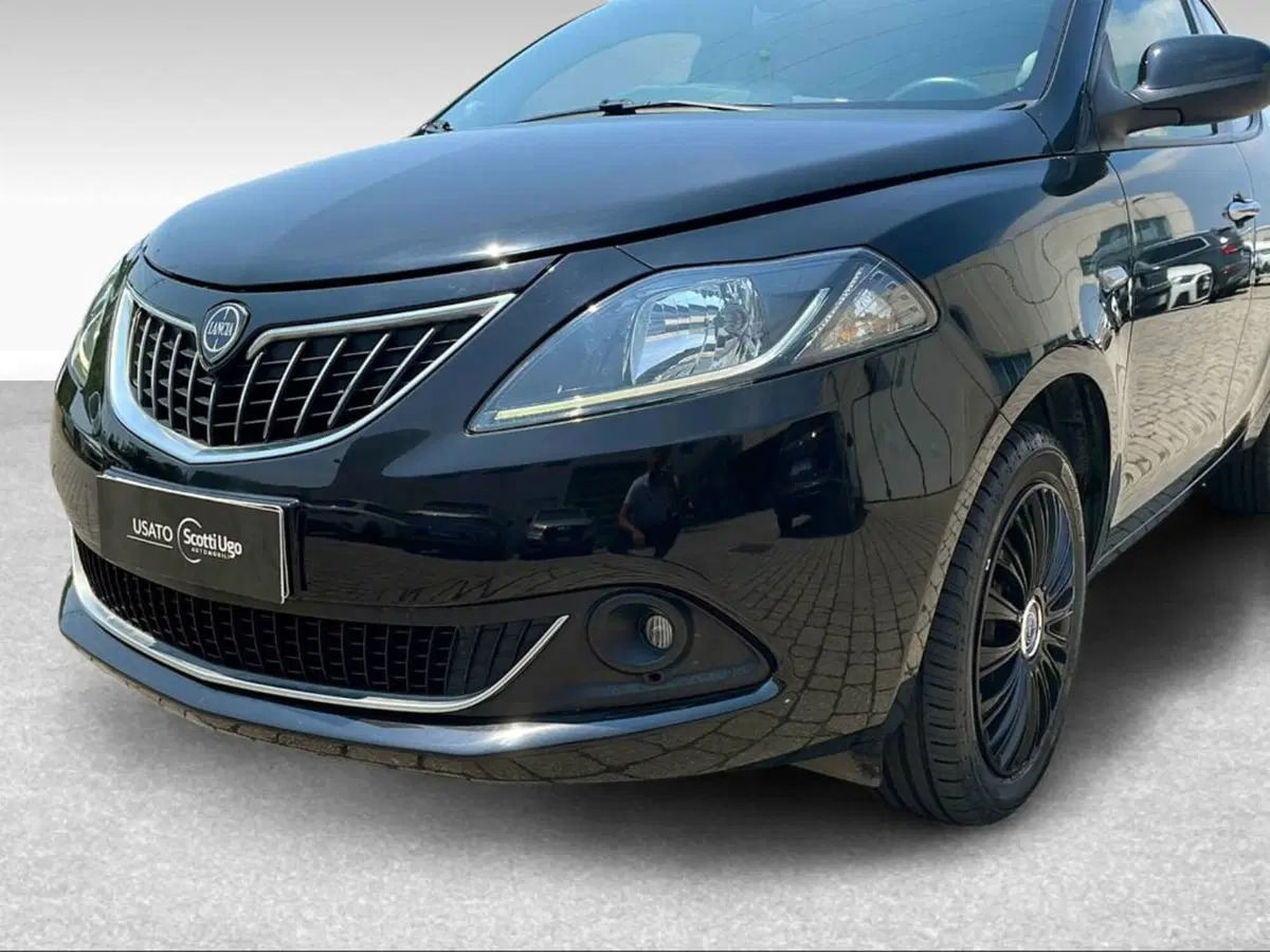 Lancia Ypsilon usata a Firenze (2)