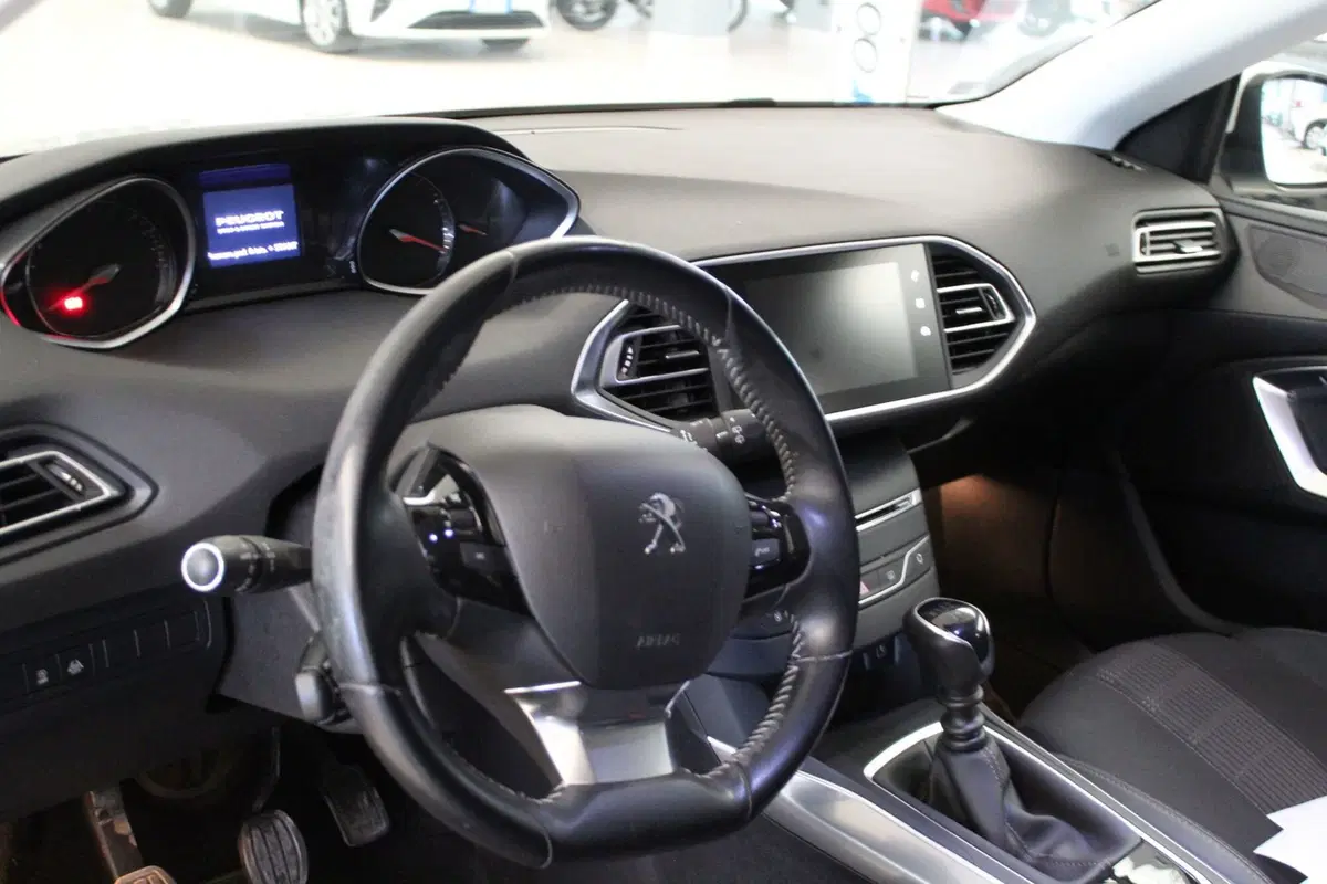 Peugeot 308 SW usata a Cremona (8)