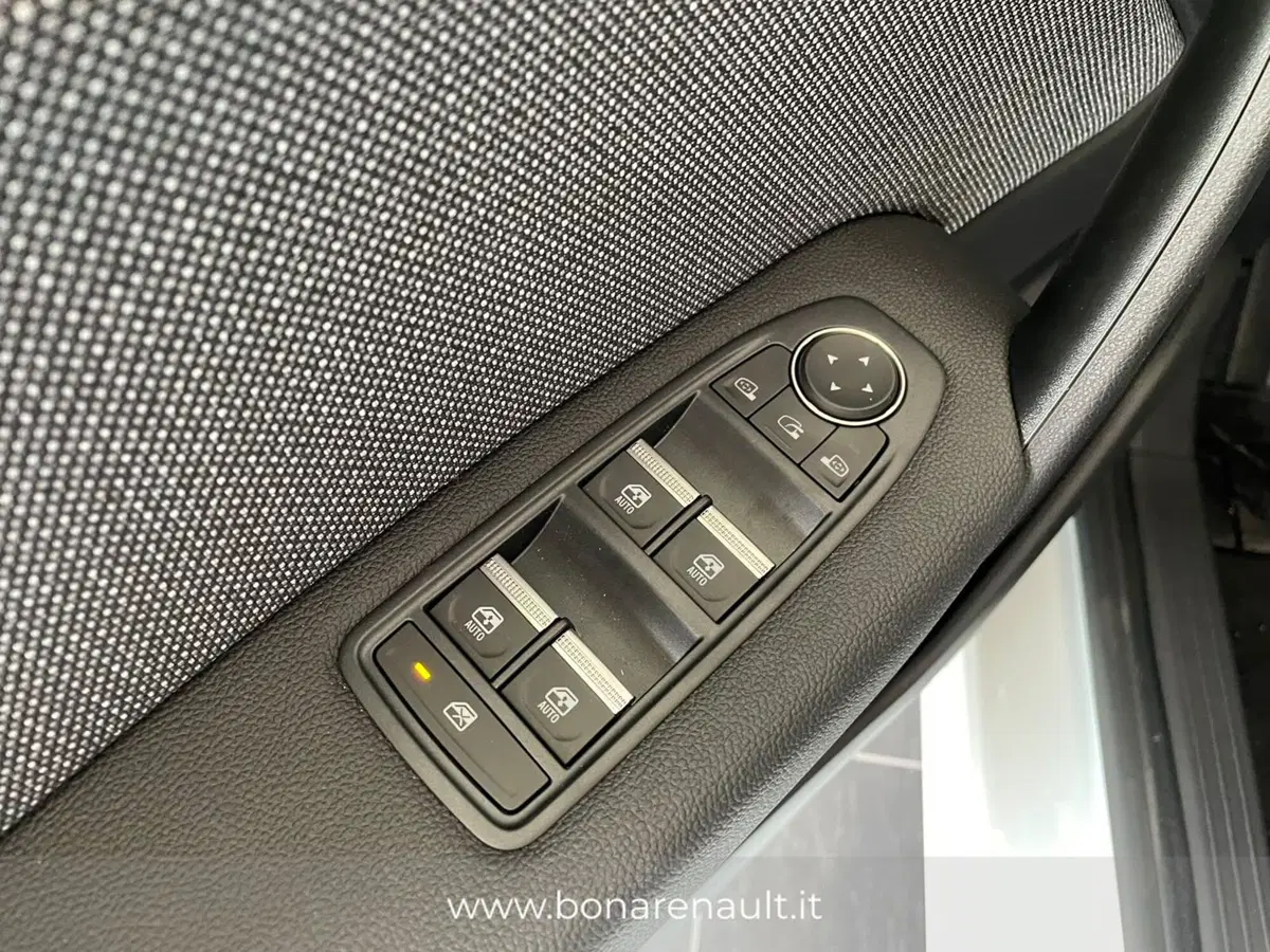 Renault Symbioz nuova a Monza e Brianza (11)