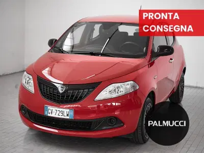 Lancia Ypsilon 1.0 FireFly 5 porte S&amp;S Hybrid Silver Plus del 2024 usata a Prato