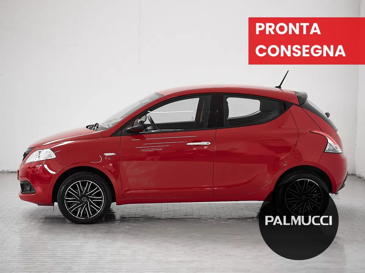 Lancia Ypsilon usata a Prato (5)