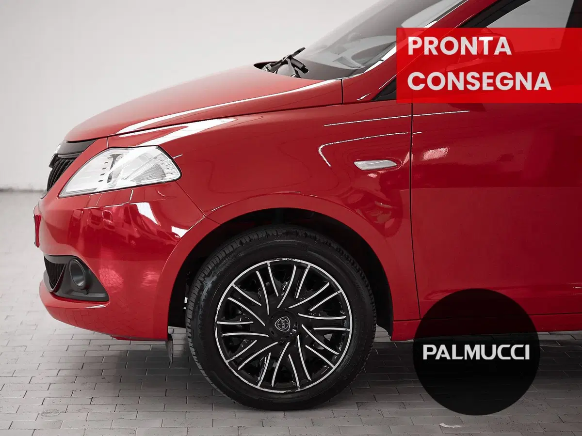 Lancia Ypsilon usata a Prato (6)