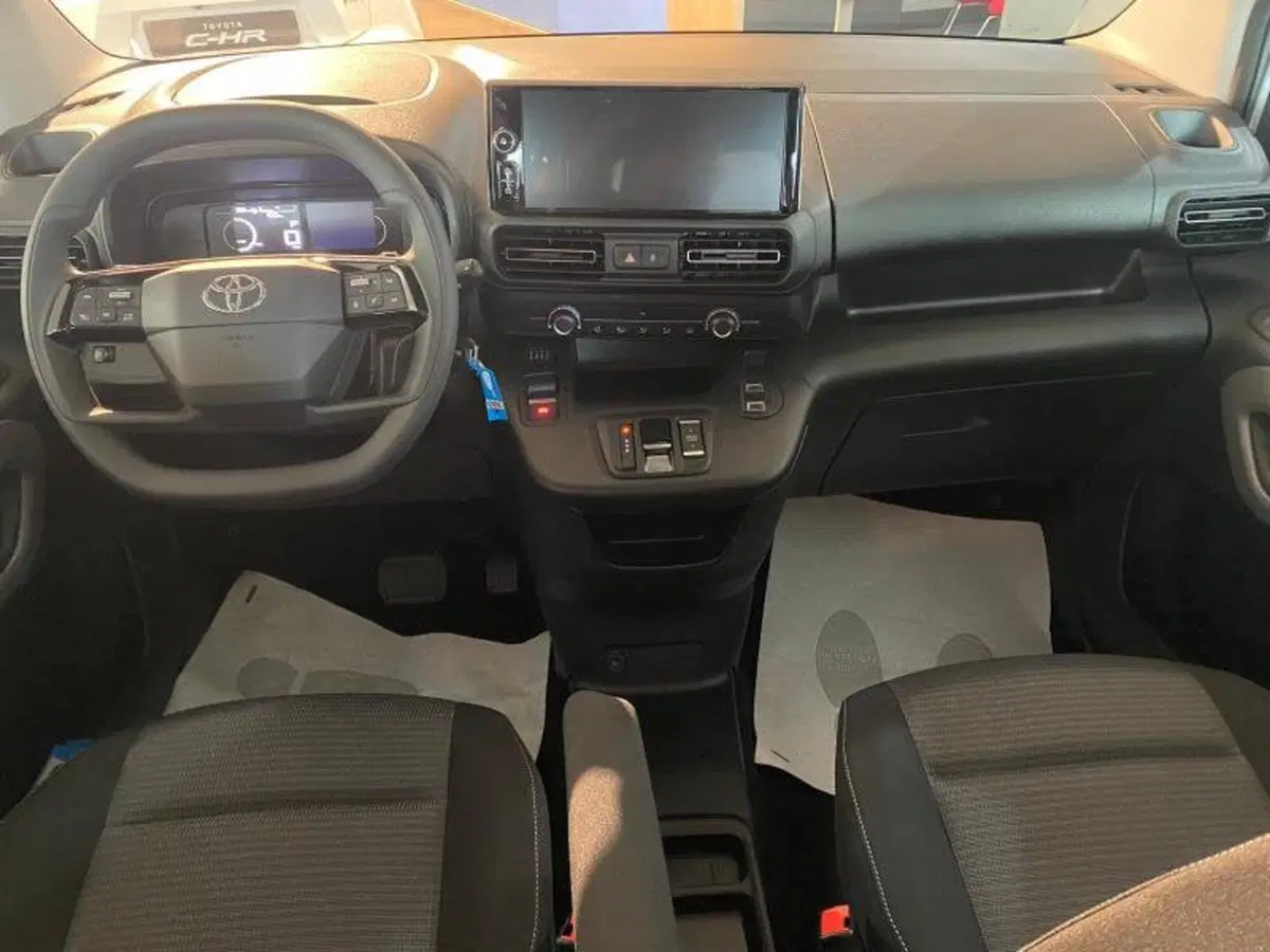 Toyota Proace Max Furgone nuova a Perugia (7)