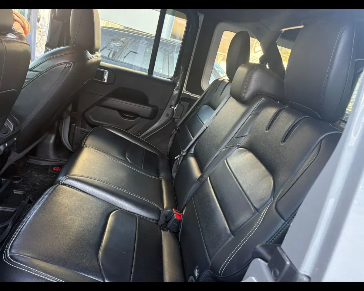 Jeep Wrangler Unlimited usata a Napoli (5)