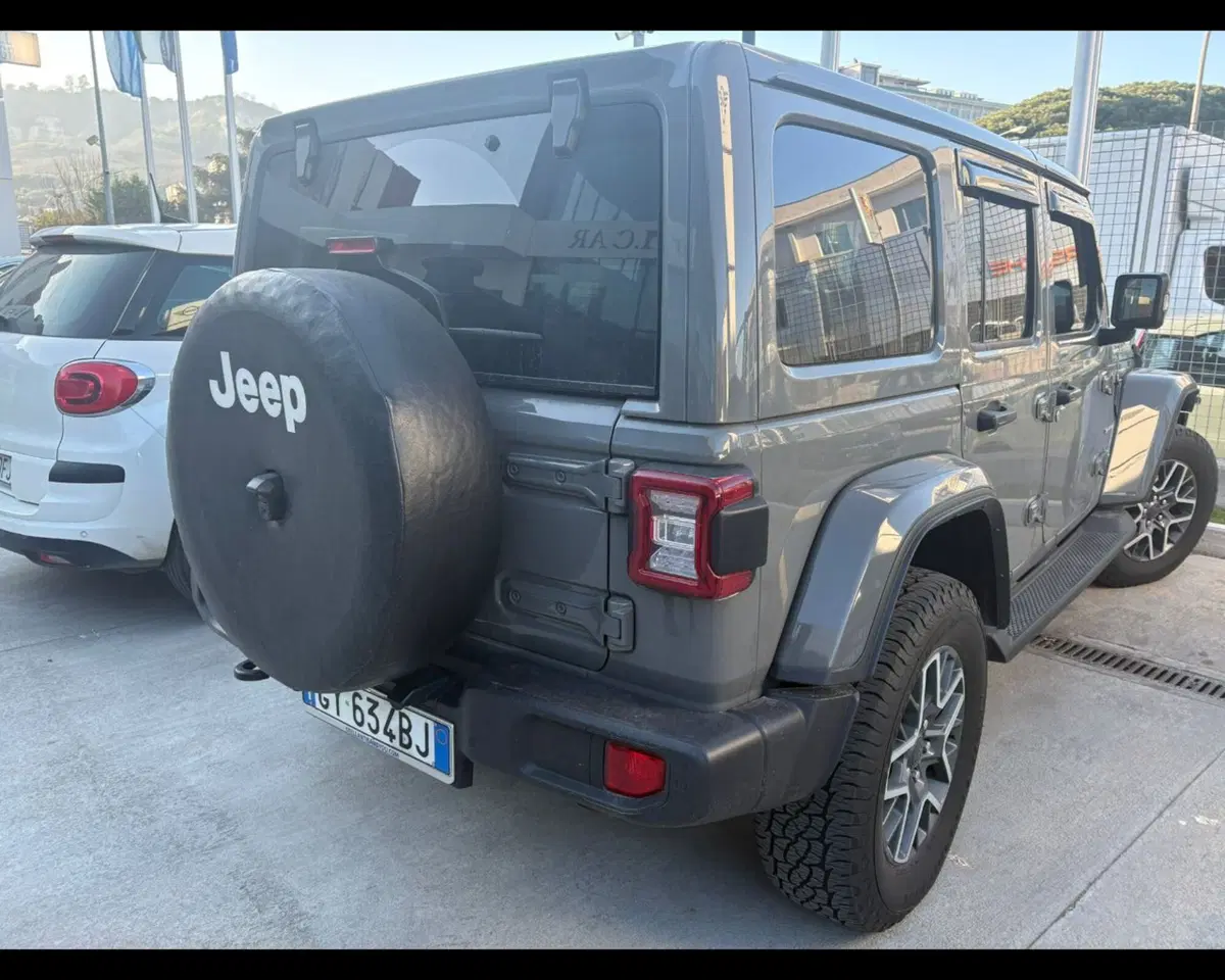 Jeep Wrangler Unlimited usata a Napoli (7)