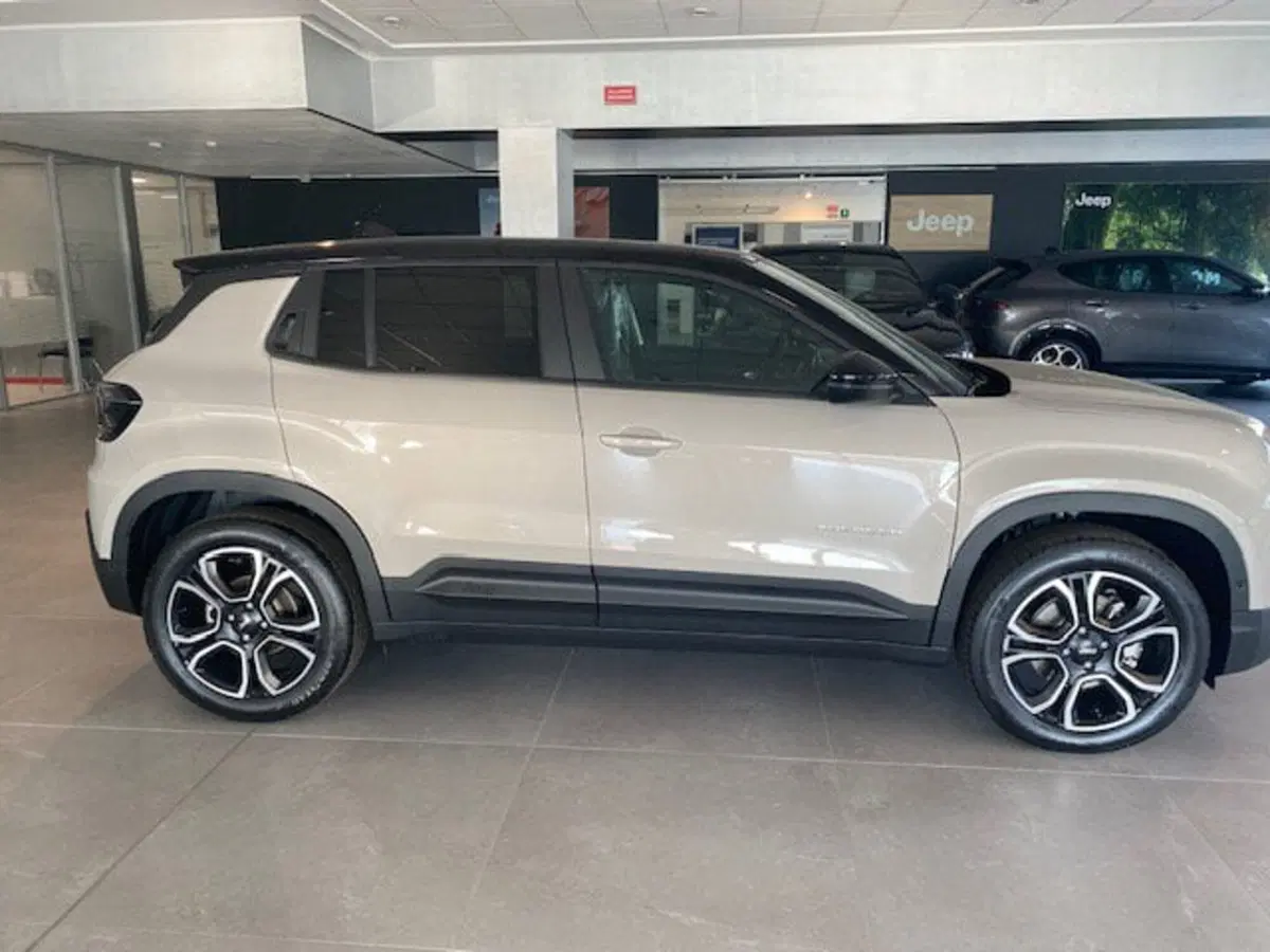 Jeep Avenger nuova a Benevento (9)