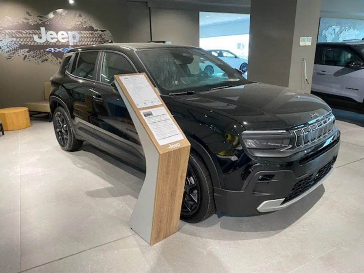 Jeep Avenger nuova a Benevento (11)