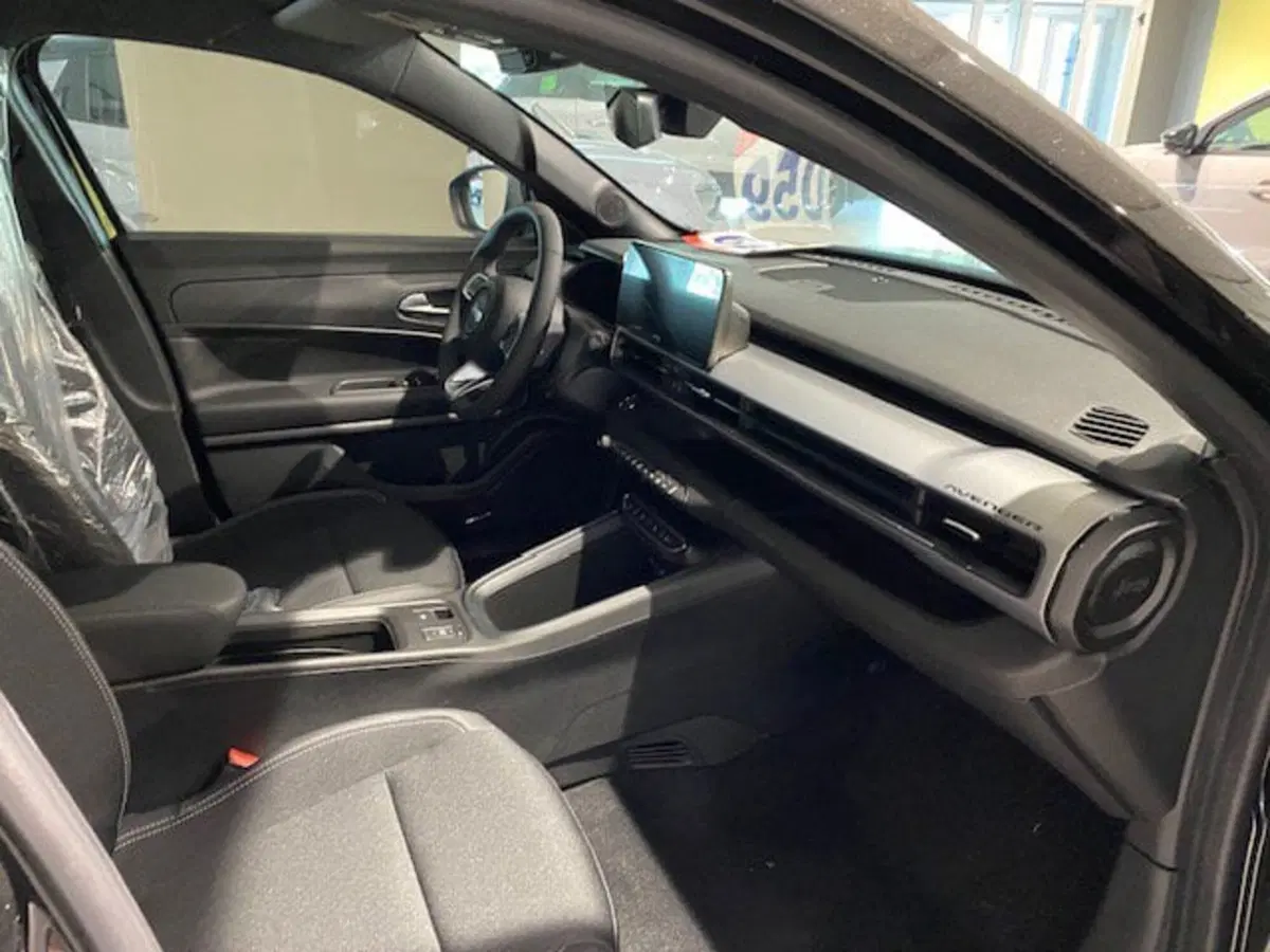 Jeep Avenger nuova a Benevento (12)