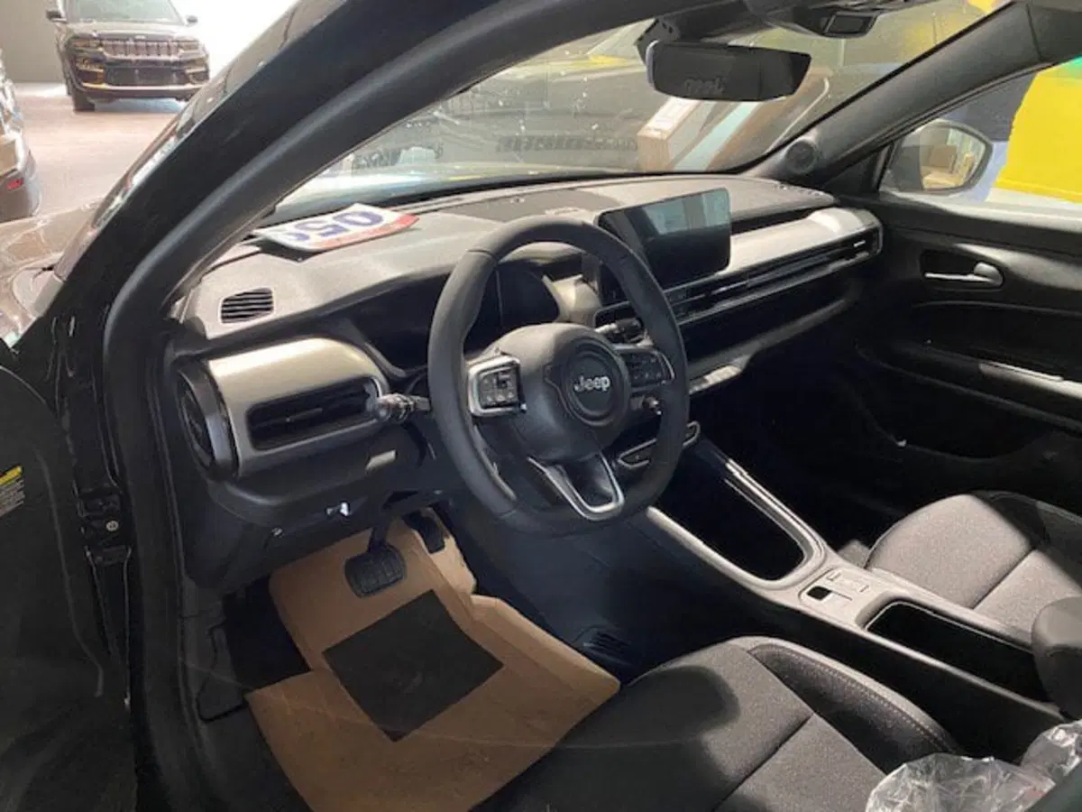 Jeep Avenger nuova a Benevento (13)