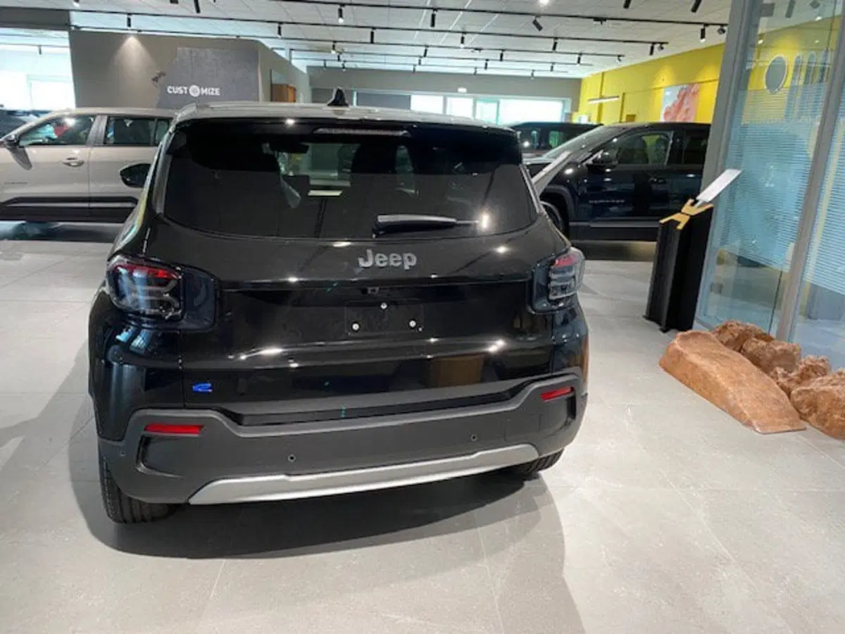 Jeep Avenger nuova a Benevento (14)