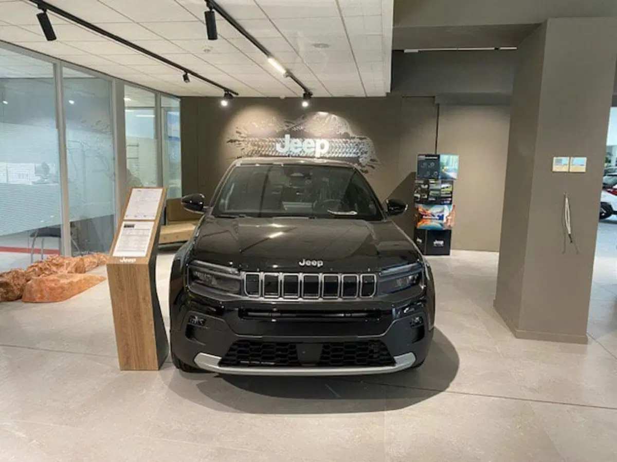 Jeep Avenger nuova a Benevento (15)