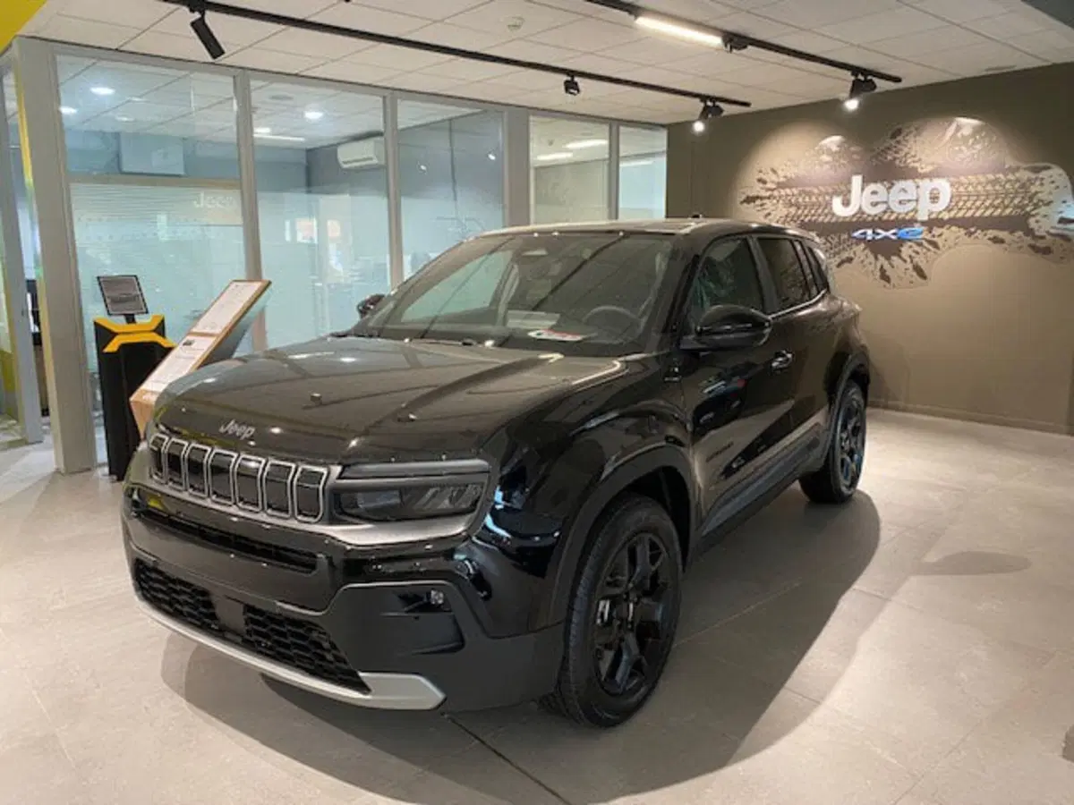 Jeep Avenger nuova a Benevento (4)