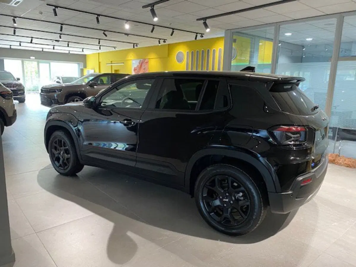 Jeep Avenger nuova a Benevento (6)