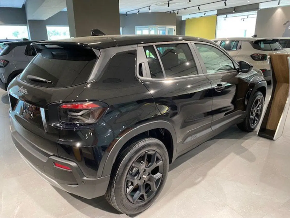 Jeep Avenger nuova a Benevento (9)