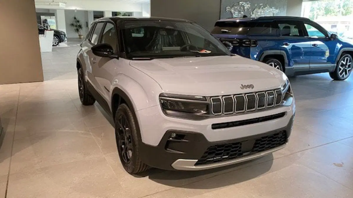 Jeep Avenger nuova a Benevento (11)
