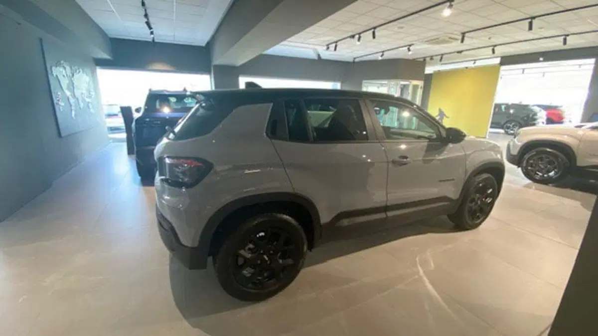 Jeep Avenger nuova a Benevento (12)