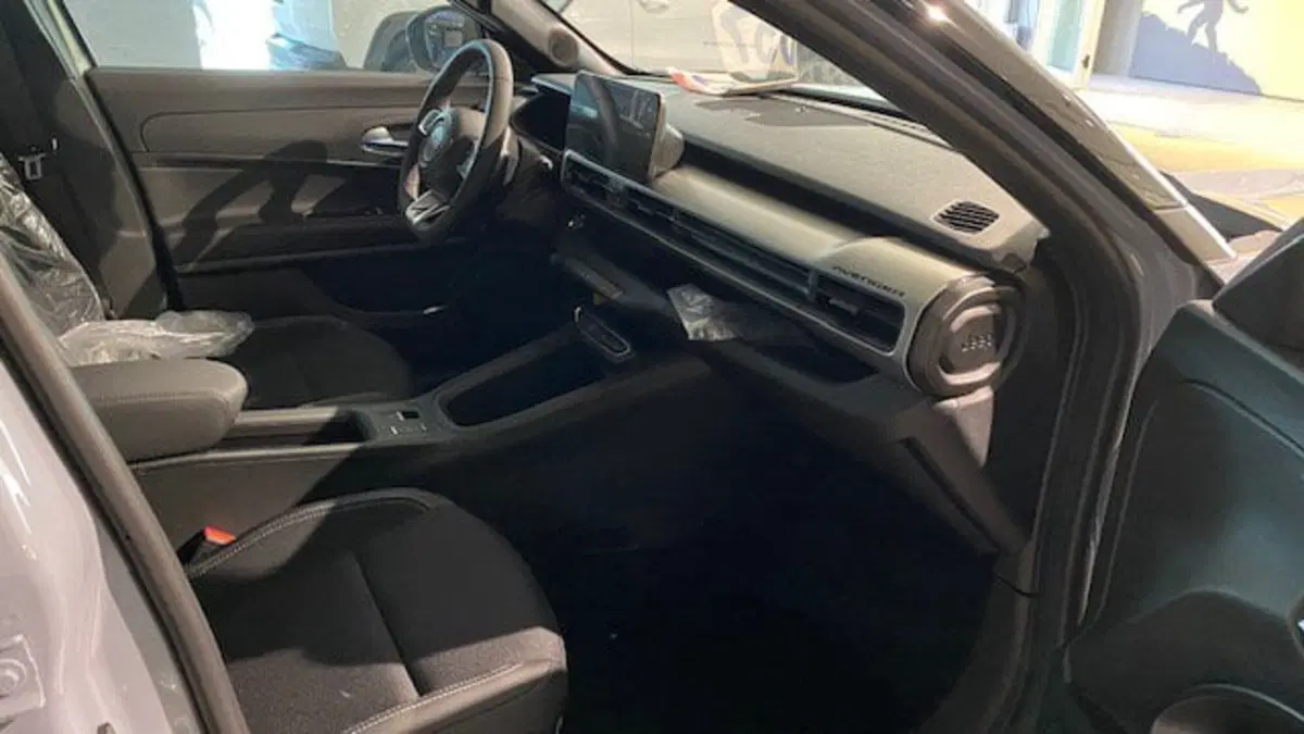 Jeep Avenger nuova a Benevento (13)